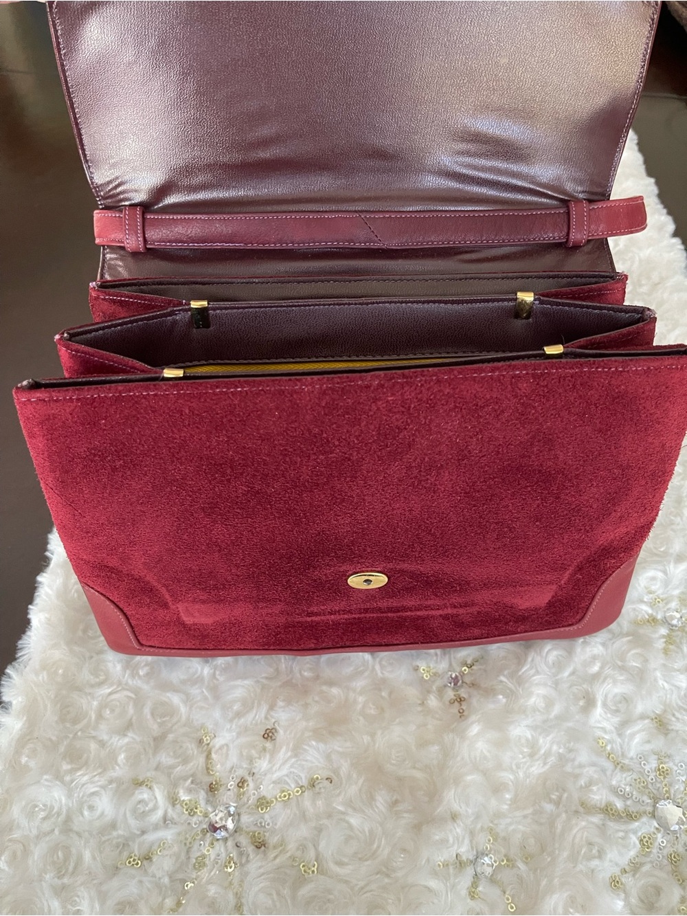 Vintage Susan Gail Burgundy Suede Shoulder Bag with Gold Accent - Picture 3 of 11